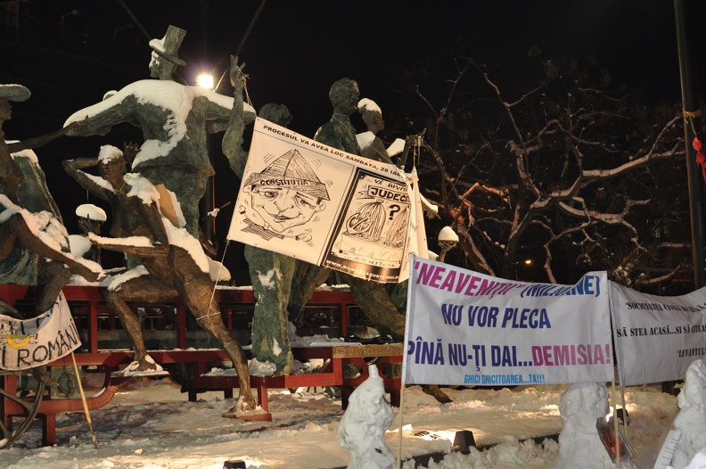 Statue draped in protest banners1.JPG